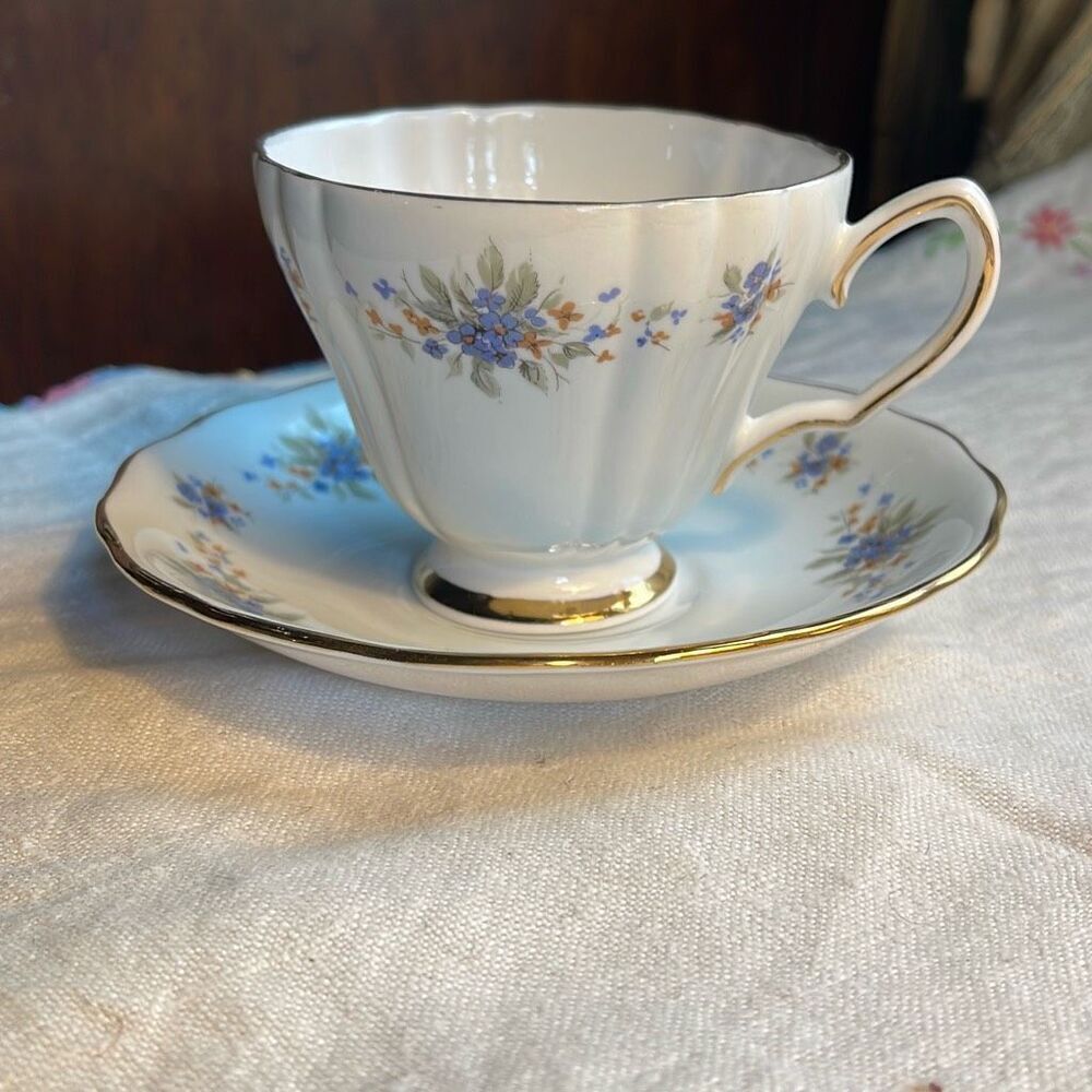VTG Colclough bone China #8179 “ Blue Floral” pattern teacup & saucer.
